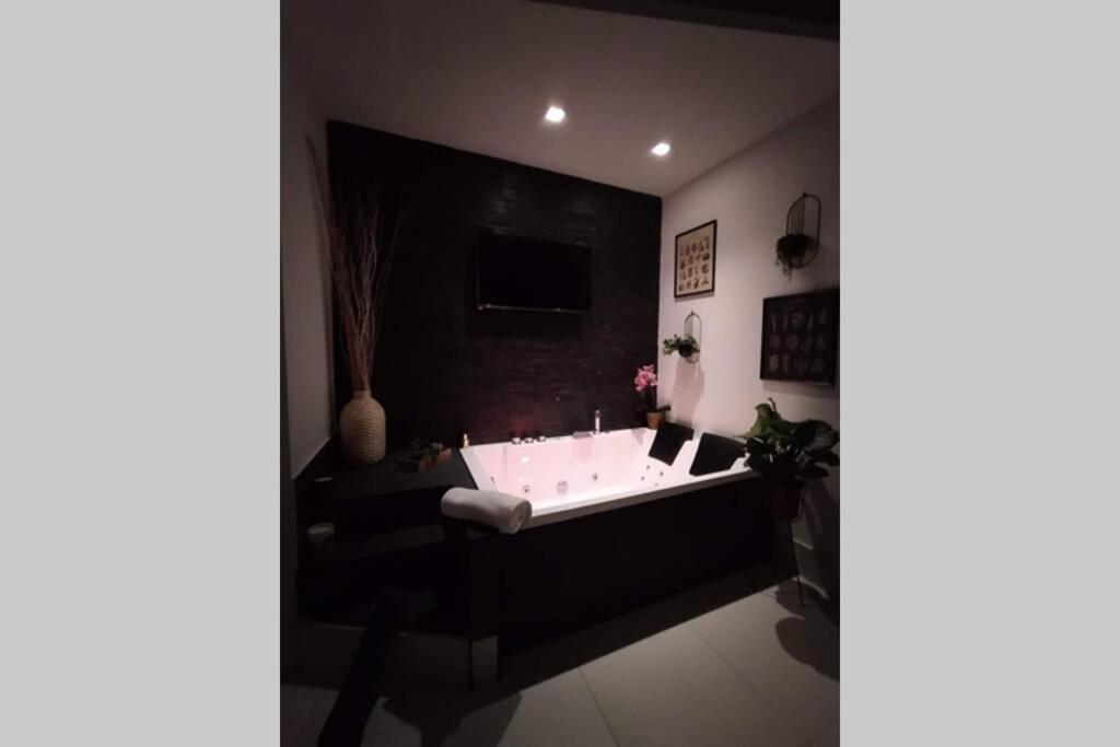 Elegante Open Space Con Vasca Idromassaggio A Trastevere ภายนอก รูปภาพ